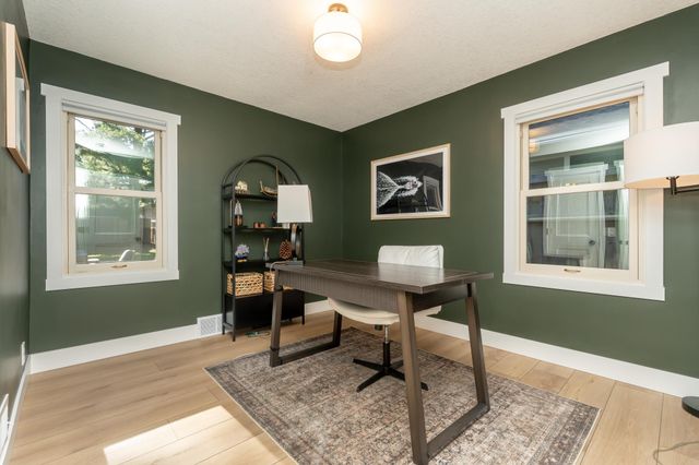 5904 Oaklawn Avenue, Edina, MN 55424