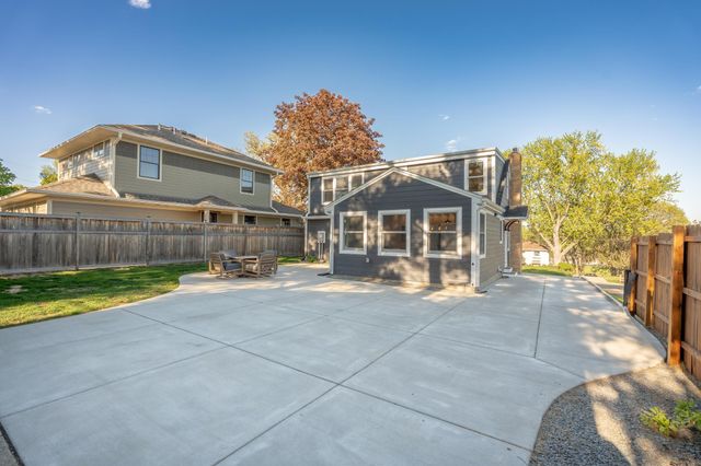 5904 Oaklawn Avenue, Edina, MN 55424