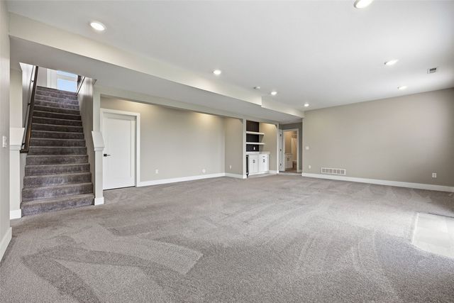 306 Dogwood Lane, Tiffin, IA 52340