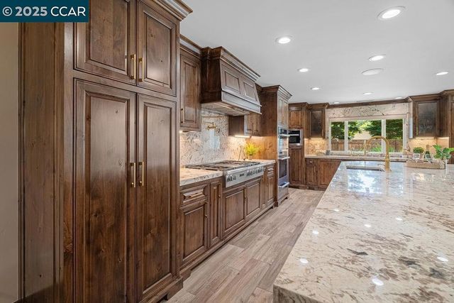 221 El Sobrante Dr, Danville, CA 94526