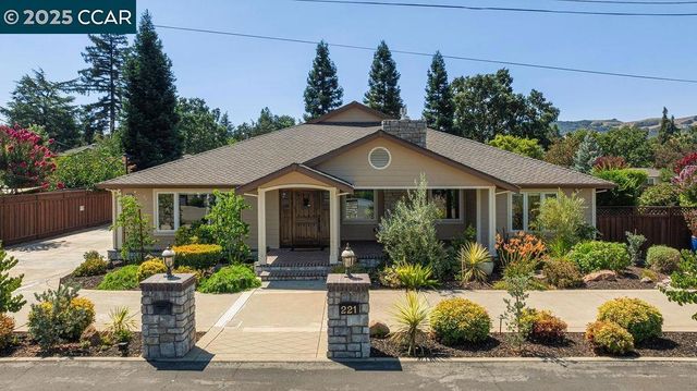 221 El Sobrante Dr, Danville, CA 94526