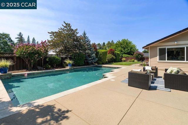 221 El Sobrante Dr, Danville, CA 94526