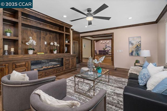 221 El Sobrante Dr, Danville, CA 94526