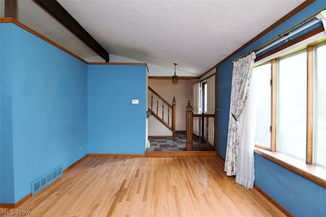 6977 Springledge Road, Sagamore Hills, OH 44067