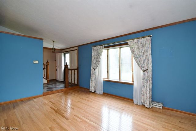 6977 Springledge Road, Sagamore Hills, OH 44067