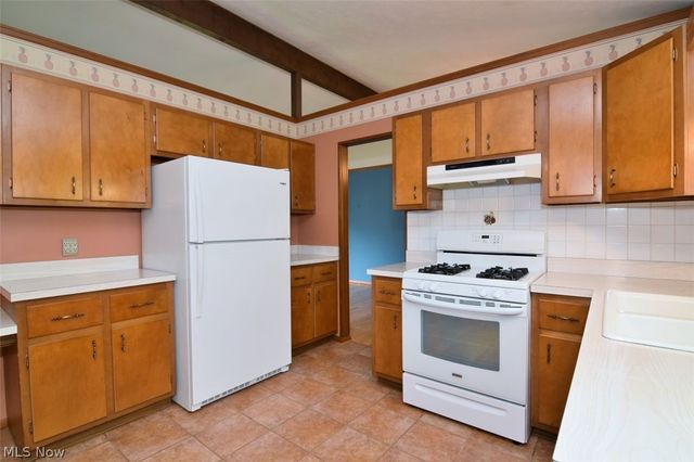 6977 Springledge Road, Sagamore Hills, OH 44067