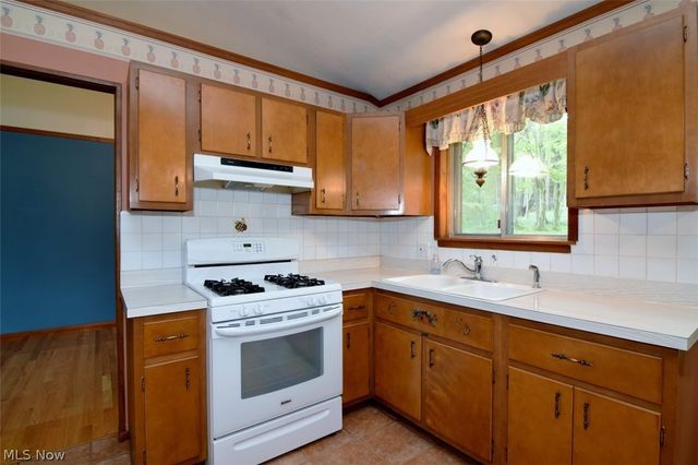 6977 Springledge Road, Sagamore Hills, OH 44067