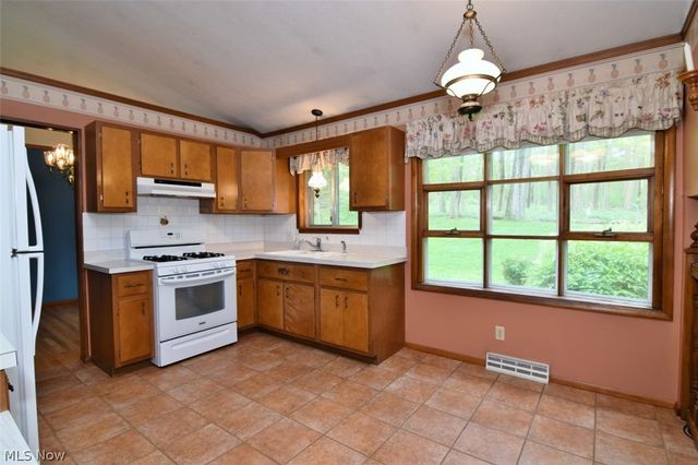 6977 Springledge Road, Sagamore Hills, OH 44067
