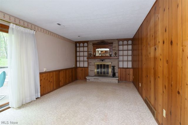 6977 Springledge Road, Sagamore Hills, OH 44067