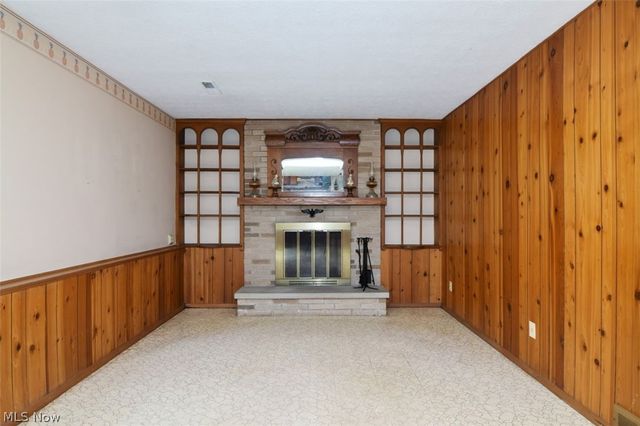 6977 Springledge Road, Sagamore Hills, OH 44067