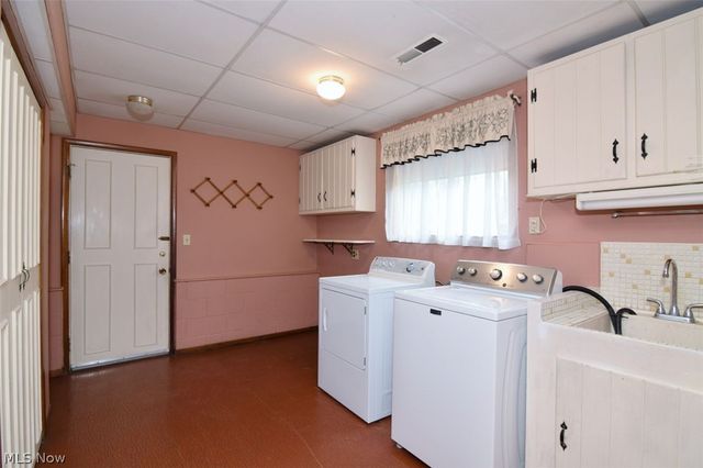 6977 Springledge Road, Sagamore Hills, OH 44067