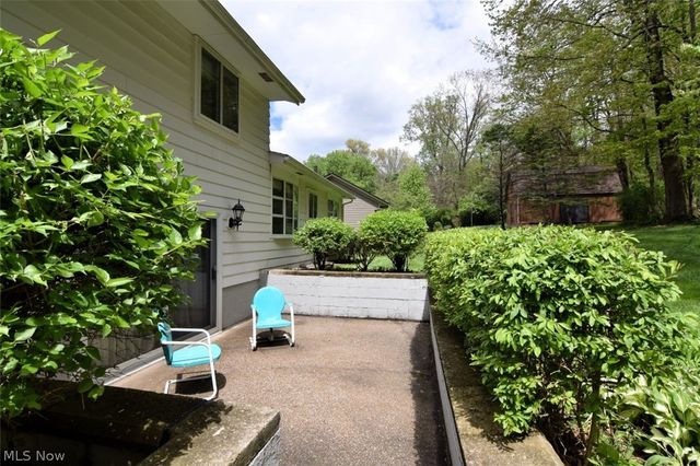 6977 Springledge Road, Sagamore Hills, OH 44067