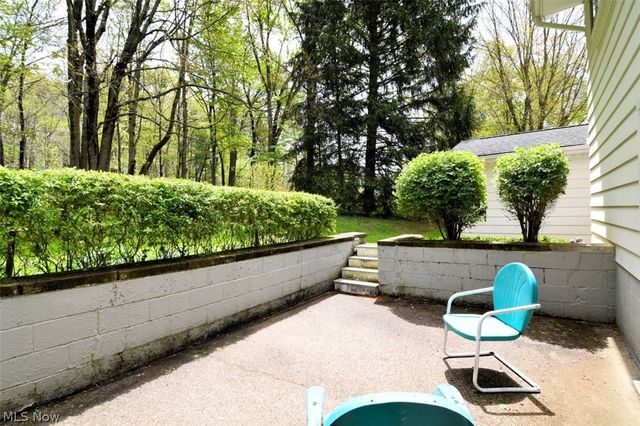 6977 Springledge Road, Sagamore Hills, OH 44067