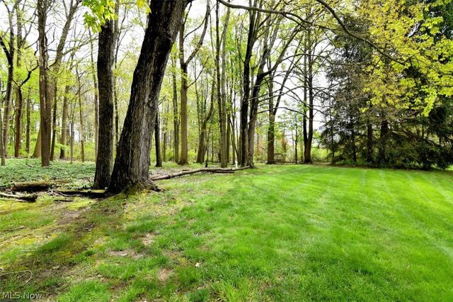 6977 Springledge Road, Sagamore Hills, OH 44067