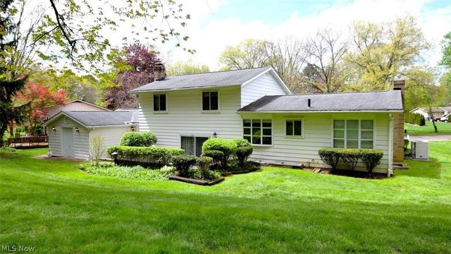6977 Springledge Road, Sagamore Hills, OH 44067