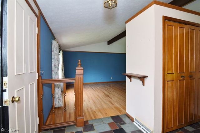 6977 Springledge Road, Sagamore Hills, OH 44067