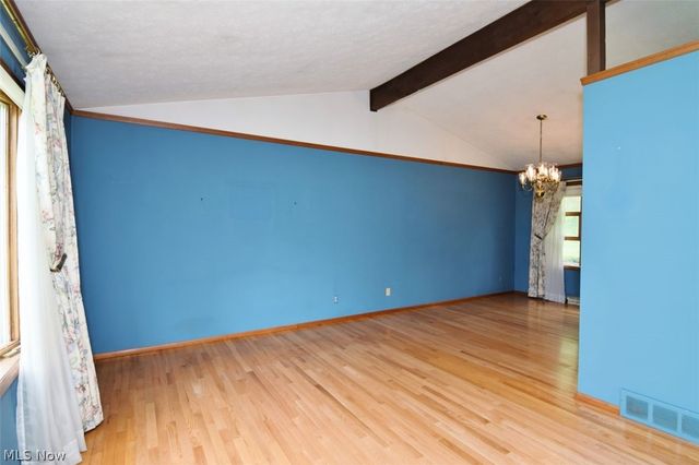 6977 Springledge Road, Sagamore Hills, OH 44067