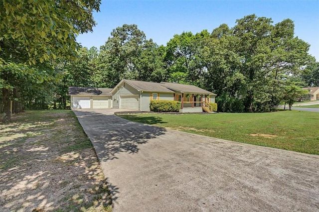 611 Calloway Drive, Rockmart, GA 30153