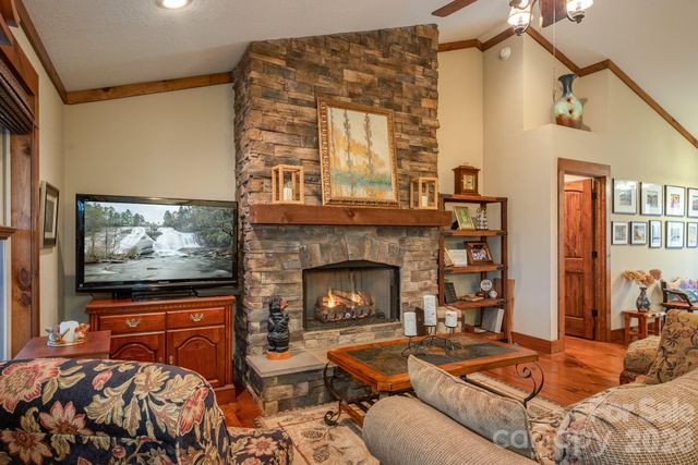 1600 Black Oak Drive, Sapphire, NC 28774