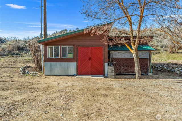 75 Purtteman Gulch Road, Chelan, WA 98816