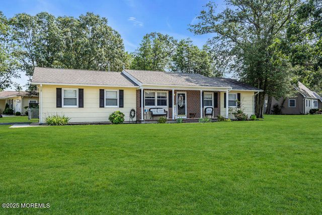 124 Oakwood Place, Forked River, NJ 08731