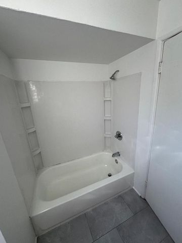 39 W 83rd Street, Chicago, IL 60620