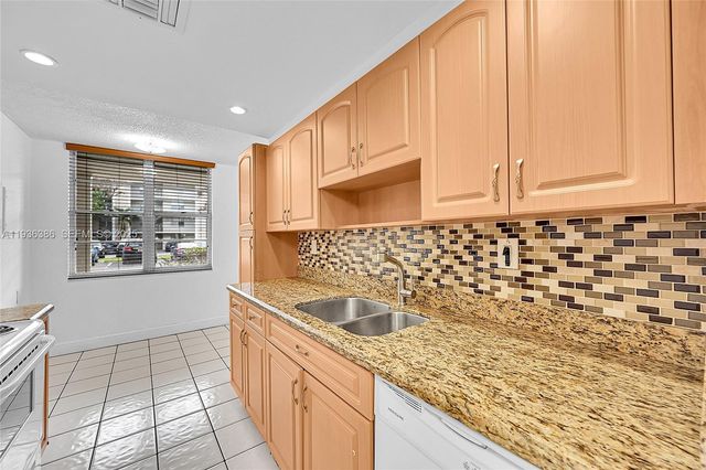 4850 NW 29th Ct 125, Lauderdale Lakes, FL 33313