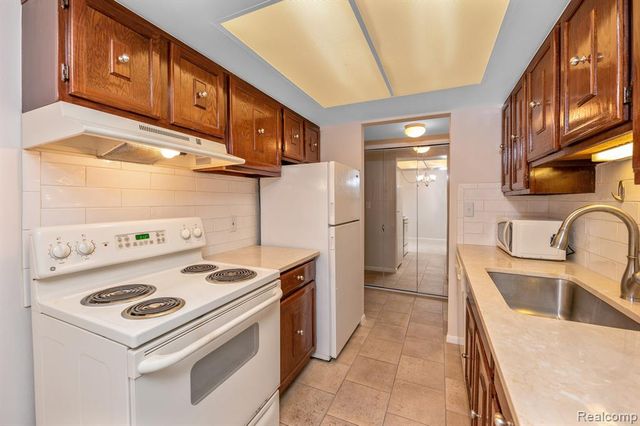 35300 Woodward Avenue 404, Birmingham, MI 48009