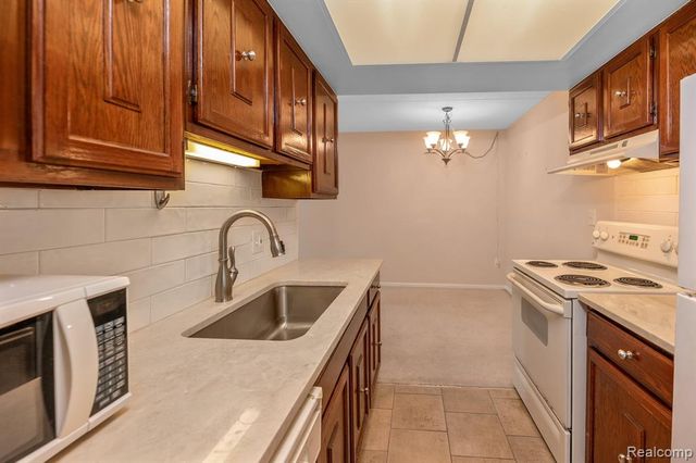 35300 Woodward Avenue 404, Birmingham, MI 48009