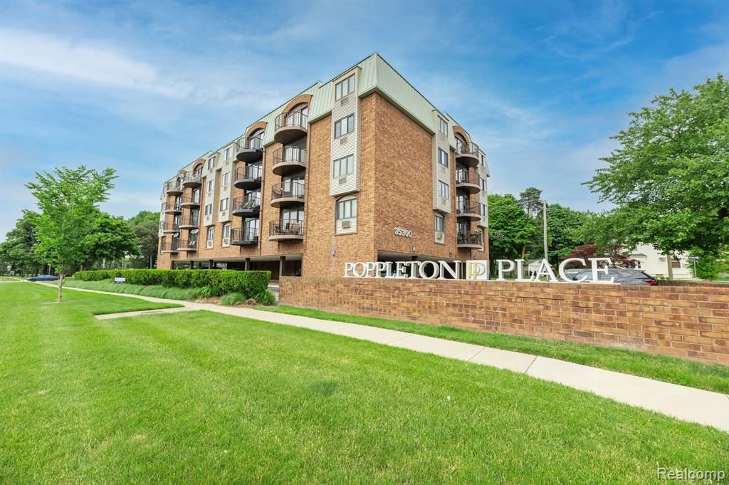 35300 Woodward Avenue 404, Birmingham, MI 48009