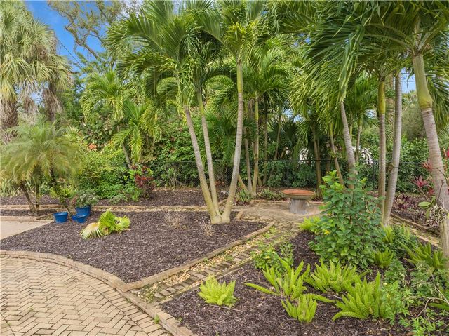 545 Flamevine Lane, Vero Beach, FL 32963
