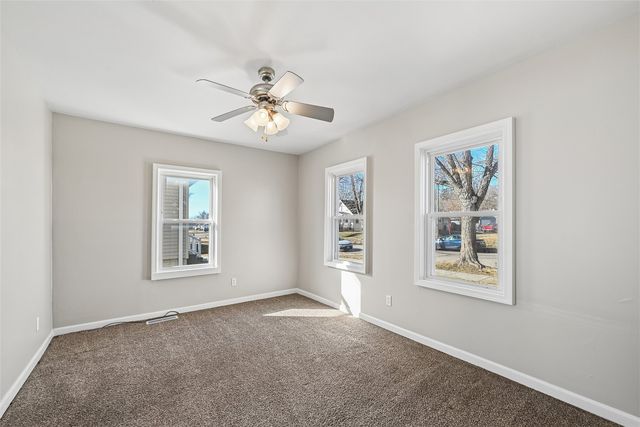 1121 11th Street NW, Cedar Rapids, IA 52405