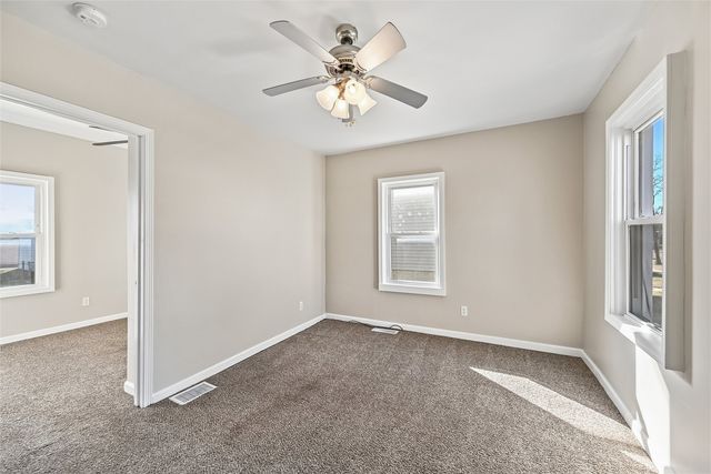 1121 11th Street NW, Cedar Rapids, IA 52405