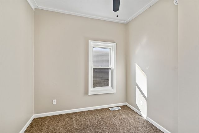 1121 11th Street NW, Cedar Rapids, IA 52405