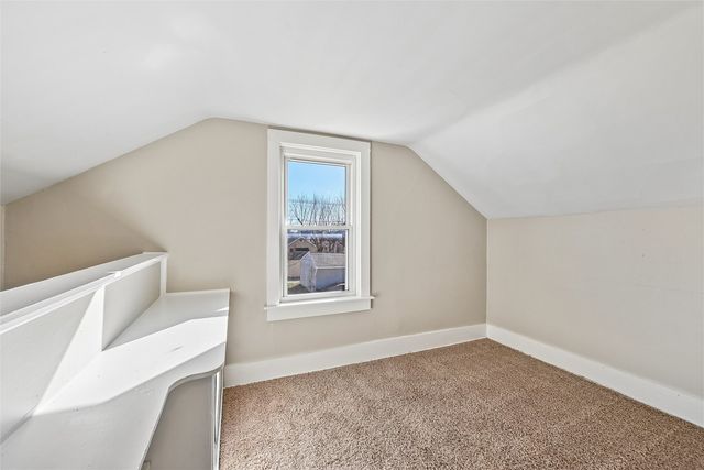 1121 11th Street NW, Cedar Rapids, IA 52405