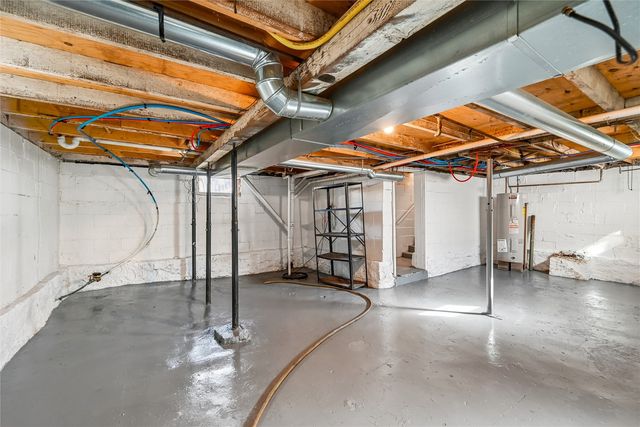 1121 11th Street NW, Cedar Rapids, IA 52405