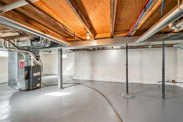 1121 11th Street NW, Cedar Rapids, IA 52405