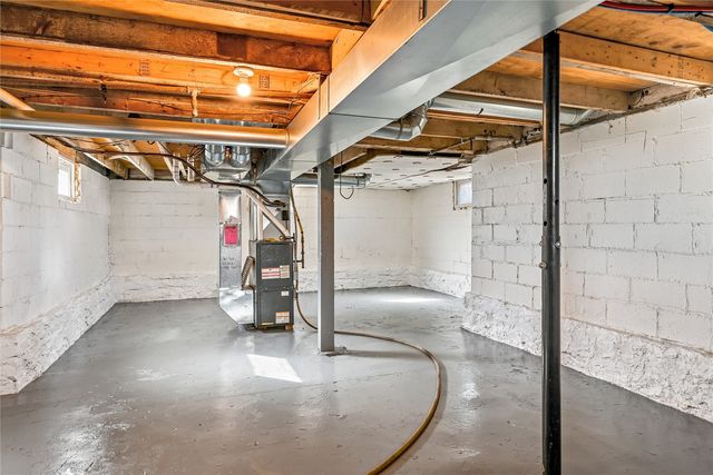 1121 11th Street NW, Cedar Rapids, IA 52405