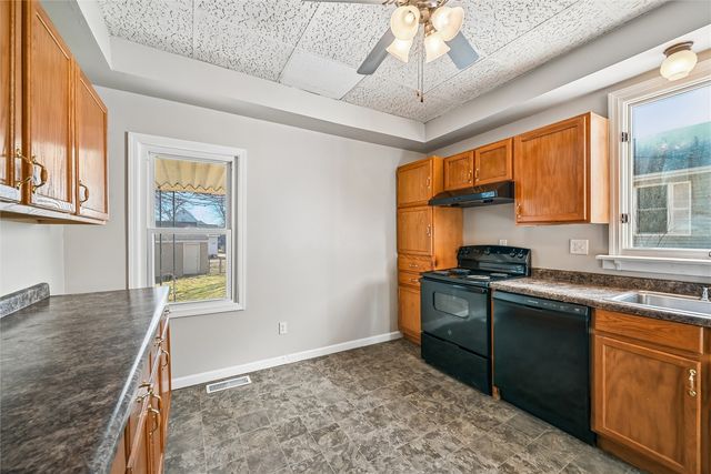 1121 11th Street NW, Cedar Rapids, IA 52405