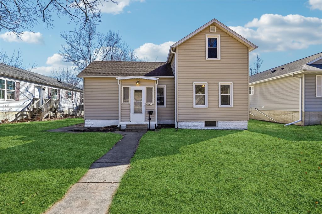 1121 11th Street NW, Cedar Rapids, IA 52405