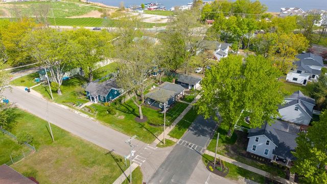 118 S Spring Street, Douglas, MI 49406