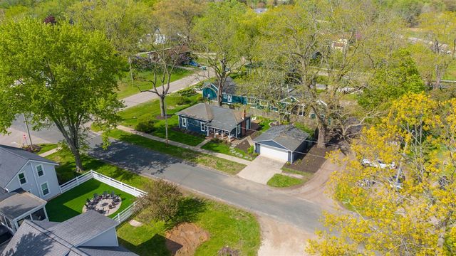 118 S Spring Street, Douglas, MI 49406