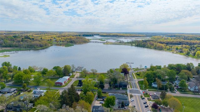 118 S Spring Street, Douglas, MI 49406