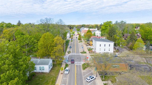 118 S Spring Street, Douglas, MI 49406