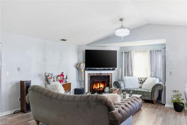 1508 Debbs LN, Chesapeake, VA 23320