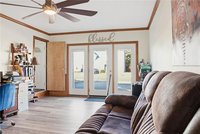 1508 Debbs LN, Chesapeake, VA 23320