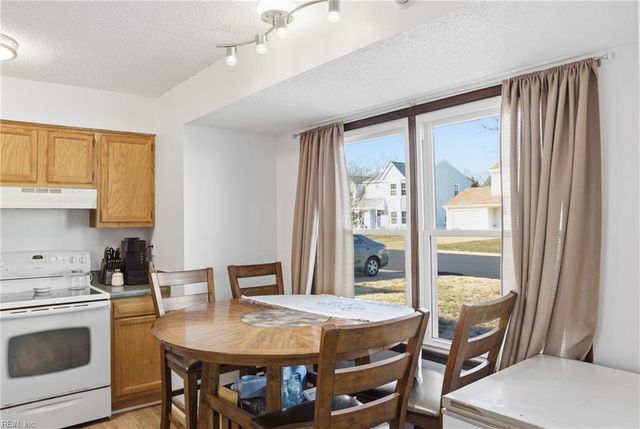 1508 Debbs LN, Chesapeake, VA 23320