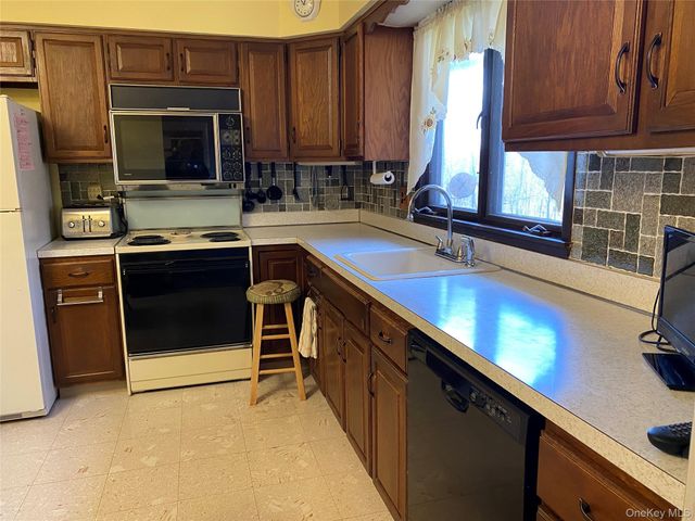 23 Colton Road, Mahopac, NY 10541