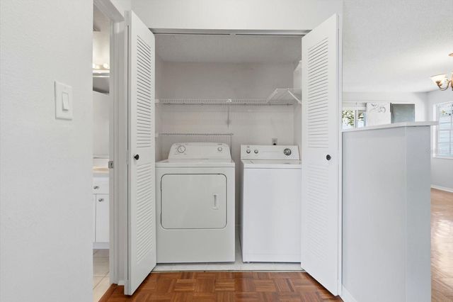 6826 STONES THROW CIRCLE N 11206, St Petersburg, FL 33710