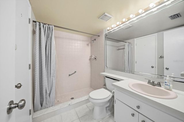 6826 STONES THROW CIRCLE N 11206, St Petersburg, FL 33710